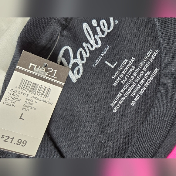 🎄 Barbie NWT graphic short sleeve t-shirt Medium Large black pink - Picture 12 of 17